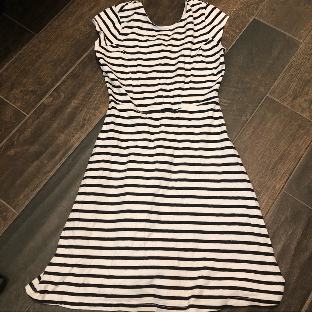 RELIST SOON 🤩 3/$10 - Old Navy Striped Skater Dress - Picture 1 of 5
